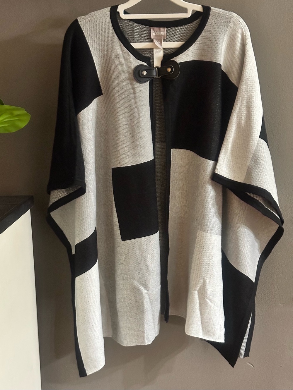 CHICOS LADIES PONCHO (CAPE)